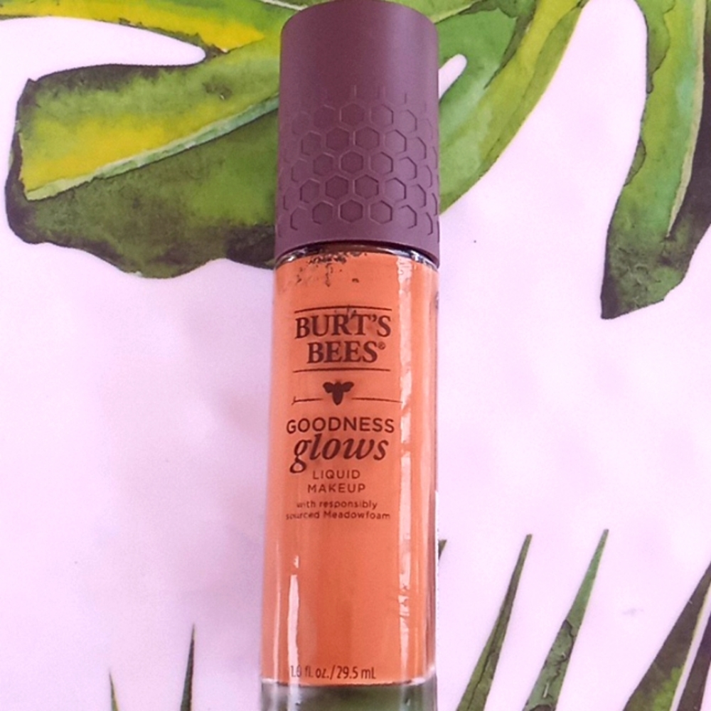 Burts Bees Goodness Glows Liquid Makeup- #1061 Deep Maple.  1 oz Bottle.